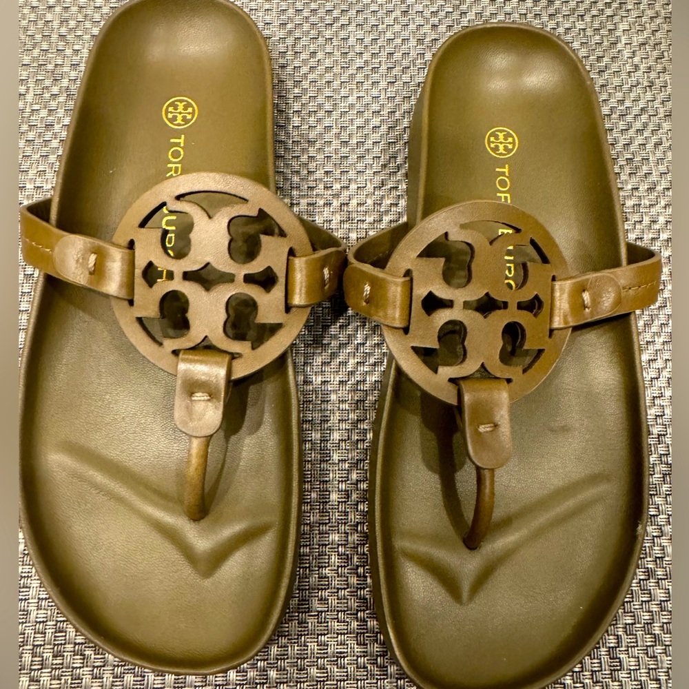 Tory Burch Miller Cloud Olive Green Size 6 in EEUC w/dust bag
